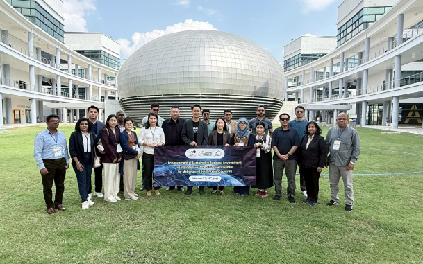 นางสาวพัชรดา นวกะวงษ์การ ผู้อำนวยการกองพัฒนาผู้ประกอบการไทย และนายสถาปนา พรหมบุญ ผู้อำนวยการศูนย์เศรษฐกิจการลงทุนภาคที่ 1 นำคณะผู้เข้าร่วมอบรมในหลักสูตร “Workshop on Enhancement of Sustainable Business Environment to Upgrade Investment Competitiveness of 