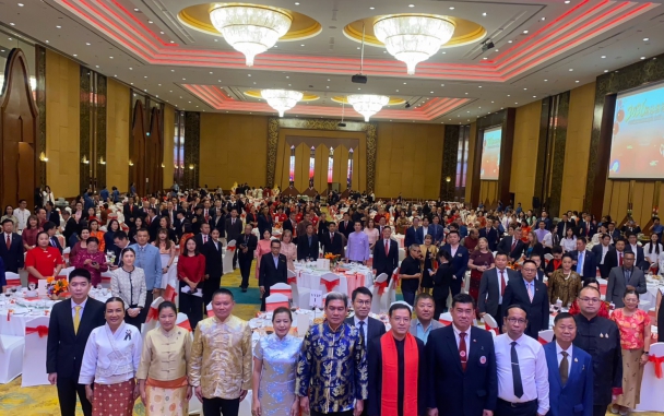 นางสาวดาริกา ทรวงแก้ว และนางสาววลัญชญ์รัตน์ วัฒนวรรณกุล เป็นผู้แทนของศูนย์เศรษฐกิจการลงทุนภาคที่ 1 เข้าร่วมงานเฉลิมฉลองเทศกาลตรุษจีน ประจำปี 2569