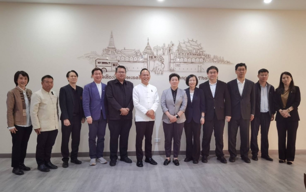 นายสถาปนา พรหมบุญ ผู้อำนวยการศูนย์เศรษฐกิจการลงทุนภาคที่ 1  เข้าร่วมต้อนรับนางหลี่ หง รองอธิบดีสำนักงานการต่างประเทศ มณฑลซานตง สาธารณรัฐประชาชนจีน